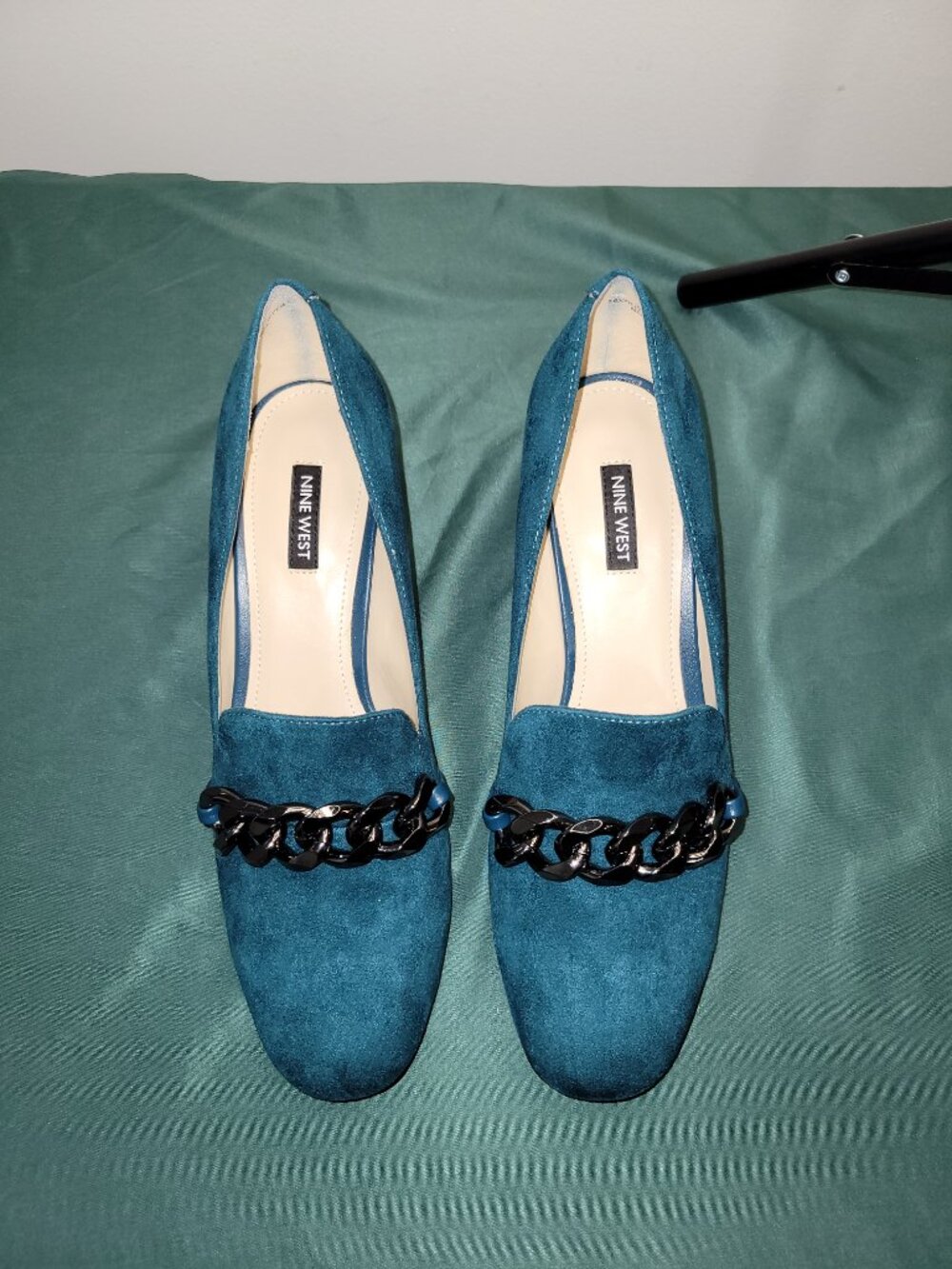 NINE WEST TEAL SUEDE LOAFER W/ CHAIN LIKE NEW 8.5 - Picture 5 of 8